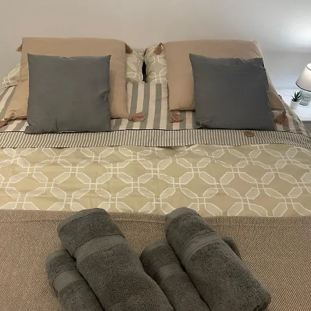 Stylish One Bedroom Flat In The Heart Of Madrid-2